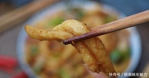 连吃|土豆加1盆面粉,不炖不煮不油炸,特色做法连吃3天都不腻!