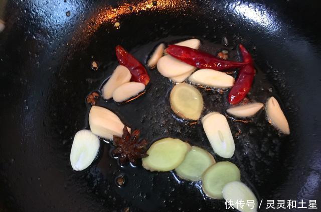  肉类食物|炖鸡时加入它，鸡肉鲜香味美，不仅没有腥味，还有淡淡的麦芽香