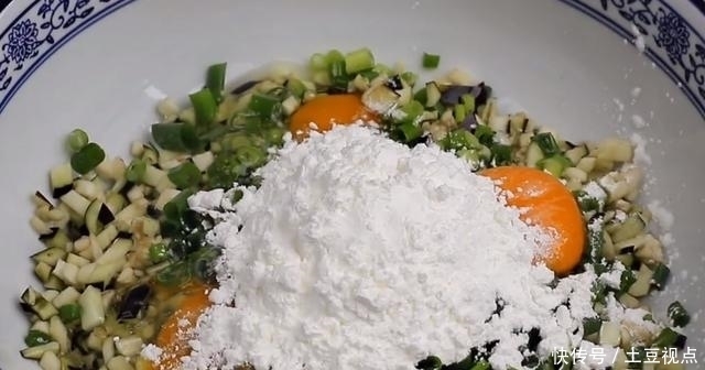 茄子|茄子还可以这样吃,不用炒不凉拌,实在太解馋了,吃一次念念不忘