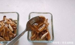  酸爽可口|我怎么能吃油浸蟹味菇拌烤茄子