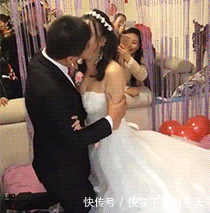 新郎|搞笑GIF：苍天啊！大地啊！为什么新郎不是我！我不甘心啊