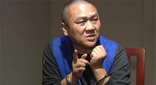 妻生|他逃亡16年,娶4妻生12个儿女,被捕时,已打拼出亿万身家