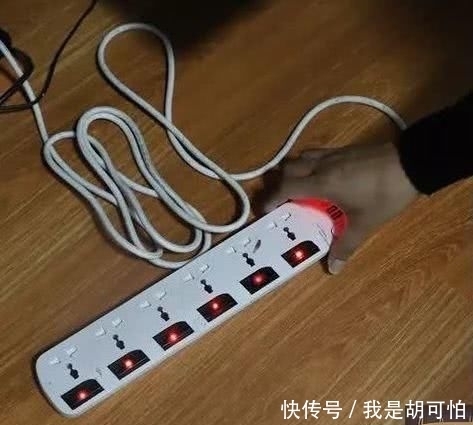  信大家看|泰国小哥仅用一个插线板完成COS，当看到装扮后，网友：是个狠人！