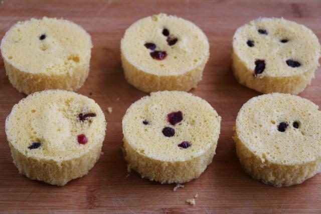  香甜|极简版蒸糕，4个鸡蛋1把面粉，不用油上锅蒸，香甜软糯味道好