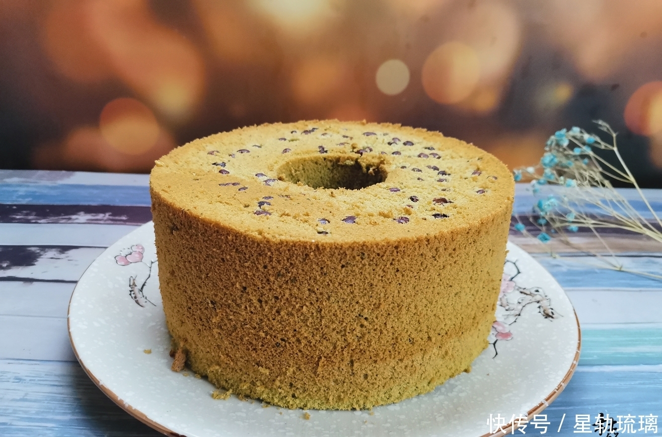 抹茶|质地如丝般柔软的中空戚风蛋糕,2种神秘食材加入,有爱才好吃