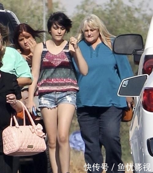 活成|迈克尔杰克逊逝世十一周年,他最爱的女孩还是活成了他的模样