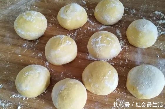  撒上一层干|营养还是蒸的好！好吃不上火，千层红薯糕，层次丰富，蓬松柔软