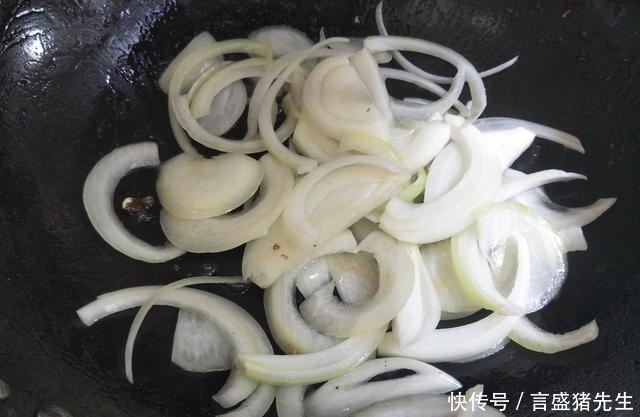 把豆腐|豆腐鸡蛋新吃法，鲜香入味，隔三差五做给家人吃，营养好吃人人夸