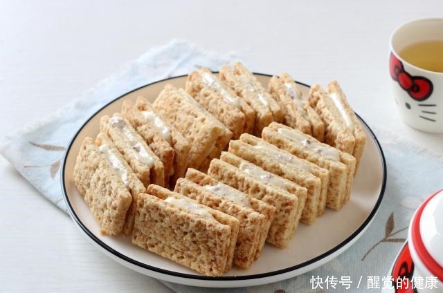 蔓越莓|它比牛轧糖好吃,比雪花酥简单,平底锅10分钟做一堆,百吃不厌