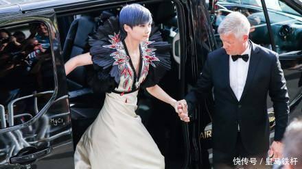 老外牵手李宇春被炒作成结婚 爸爸妈妈正式回应 那是保镖 快资讯