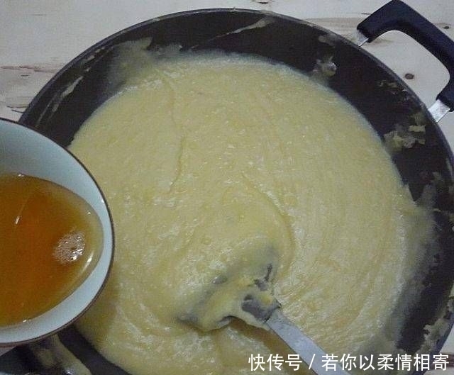 上保鲜膜|抹茶酥和我自己做的红曲糕点,不油腻