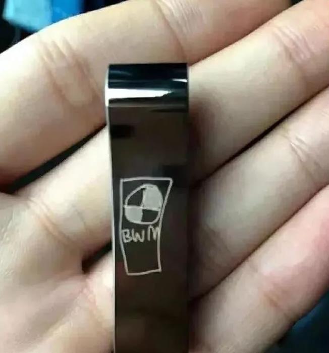 打开|以为女友家只是一般富裕,直到打开他爸的U盘...我懵了,哈哈哈