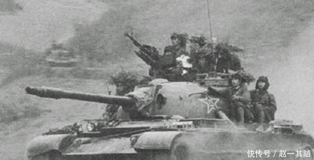  62式轻型坦|对越反击战，解放军出动823辆坦克和装甲车，粉碎越军防线