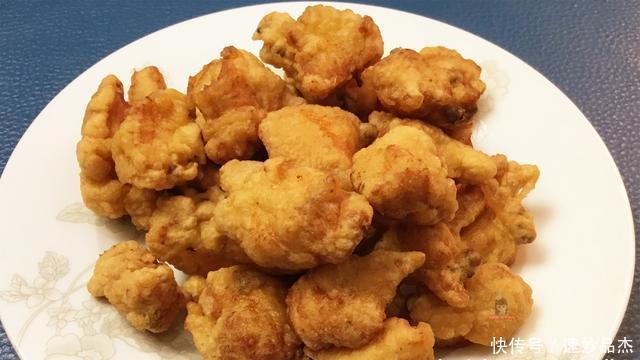 鸡胸肉|老阿姨在家做椒盐鸡块,教你学会这个小技巧,真是美味