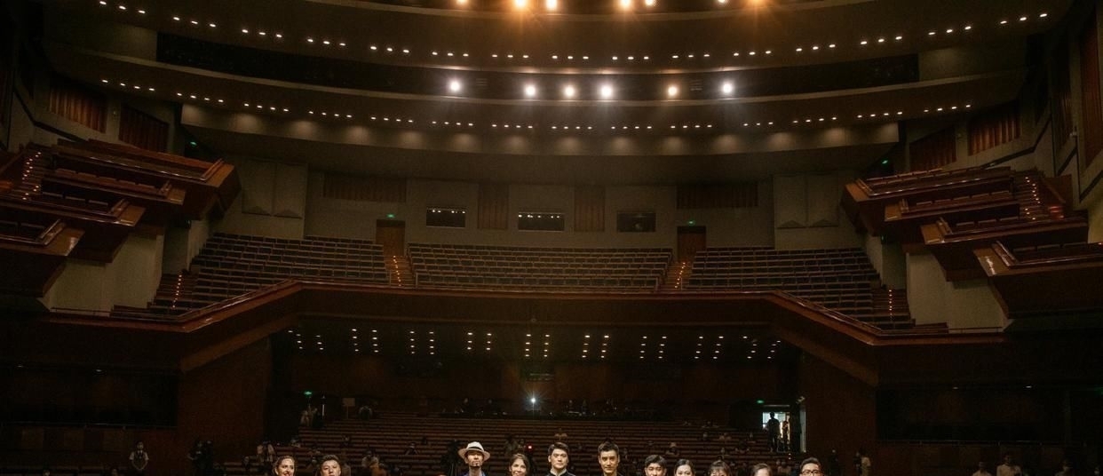  现场|《人民文娱》发布现场花絮, 肖战惊鸿一面, 大合照靠边站