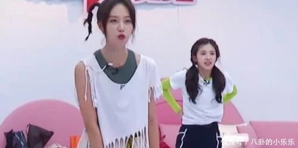  张含韵|伊能静跟蓝盈莹组队呈现崩溃状态，气到踢墙又哭了，心疼张含韵