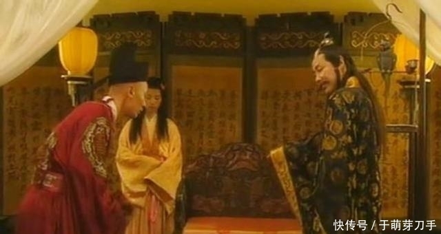 街上|官员在街上骑马, 突然一乞丐大喊: 万岁, 官员则说: 我大祸临头了