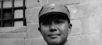 上报|警卫打开首长办公室,见首长趴着睡着了,走进一看立马上报中央