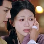 美女因不想嫁给老头当妾，赌气找了个乞丐当老公，谁知乞丐是下凡历练的天界神皇！